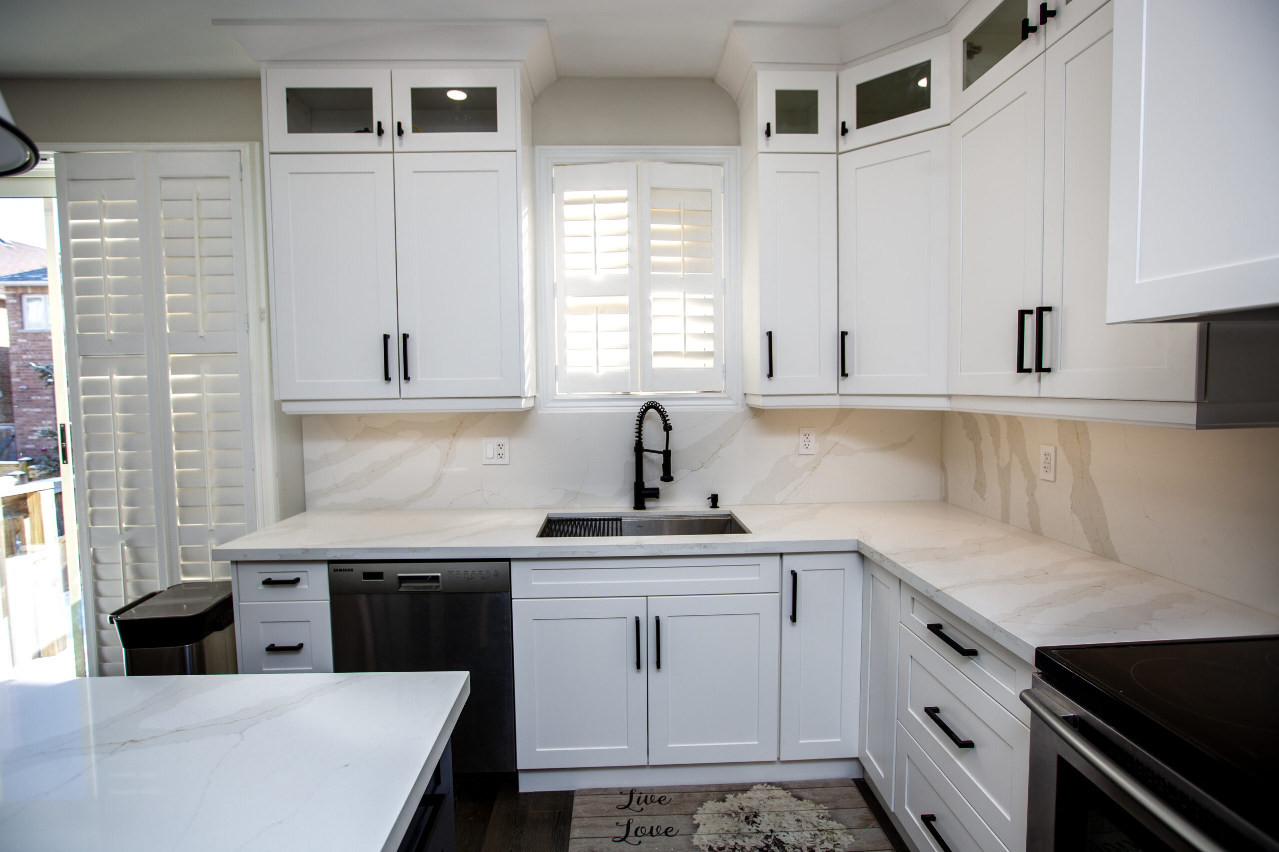 Magic Reno project – custom island with outlets Toronto kitchen