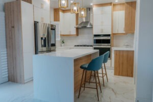 A bright and airy Deluxe Style kitchen in Thornhill featuring a seamless Calacatta Gold porcelain floor and a two tone design with Matte White and Rustic Oak cabinets