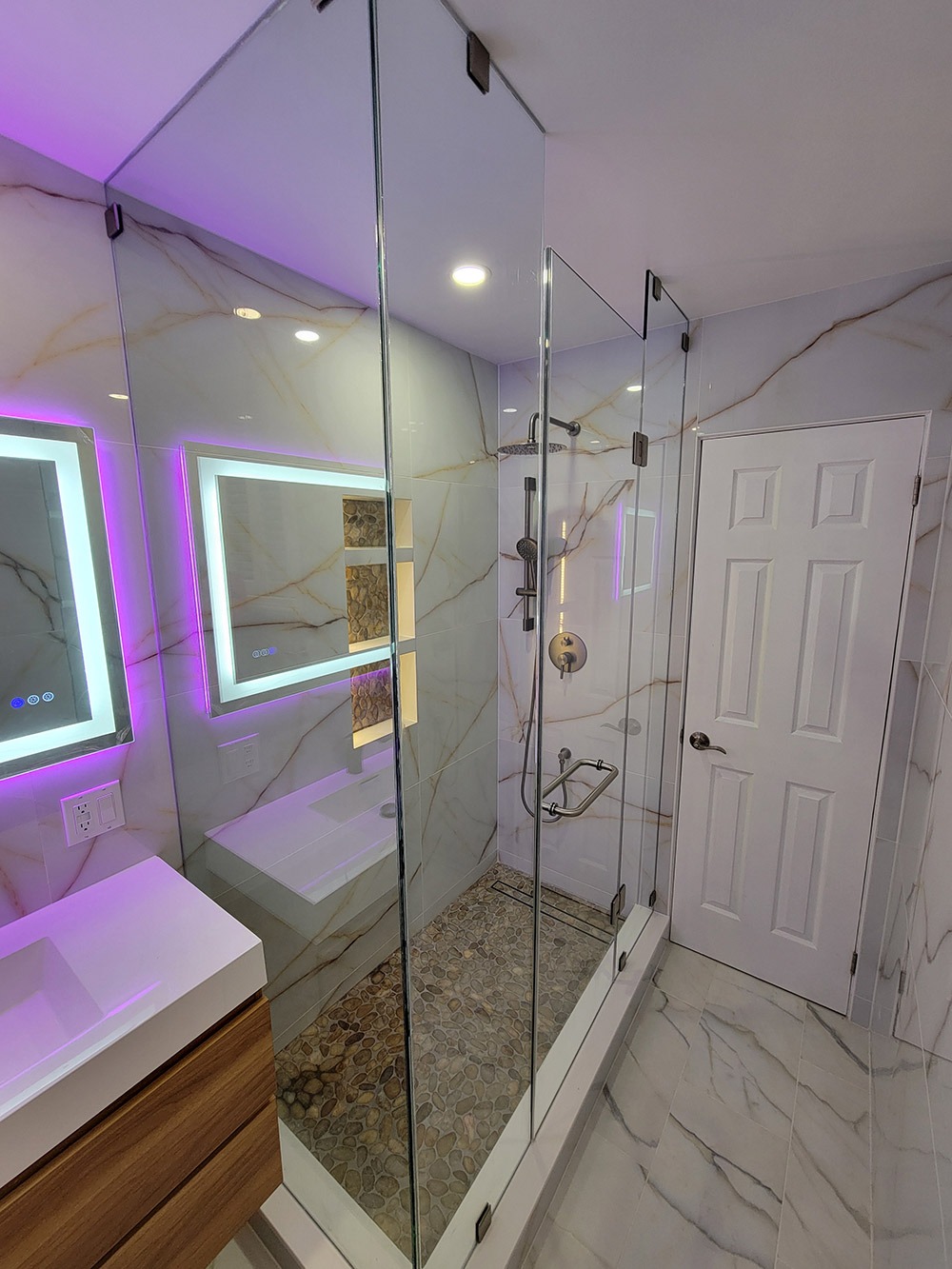 Corner & Neo Angle Enclosures