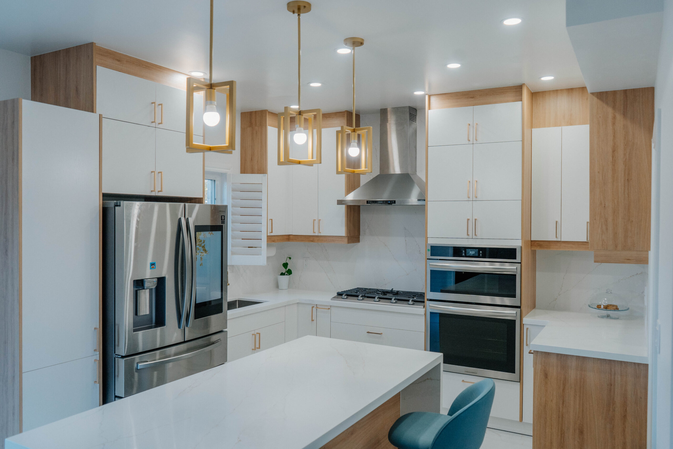 Expansive view of the completed Deluxe Style kitchen in Thornhill, featuring a two tone design, a large central island, and a full suite of stainless steel appliances Pickering