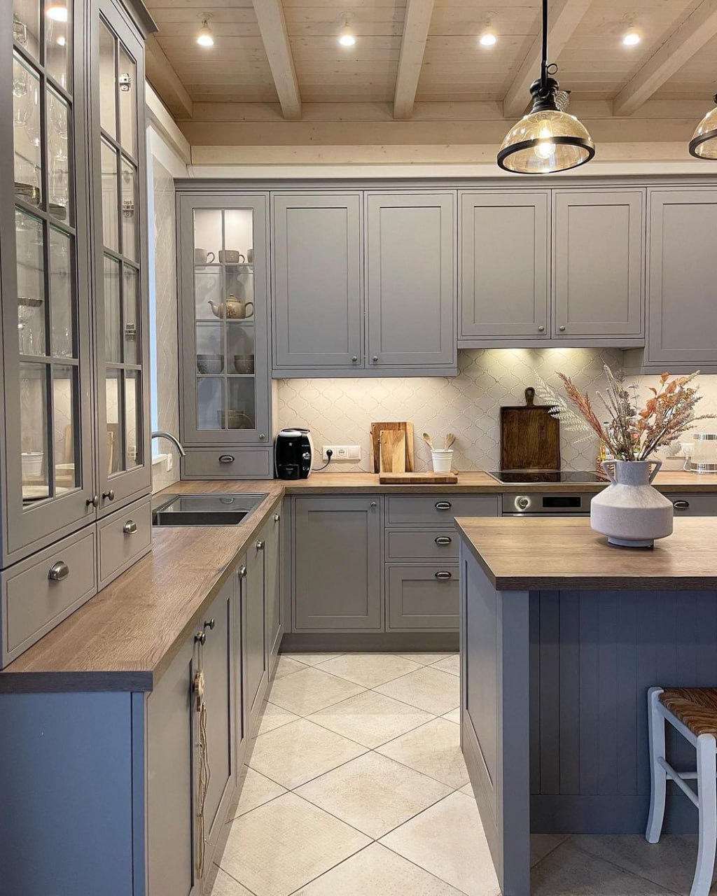 Toronto kitchen remodel with custom island and quartz countertops Pickering