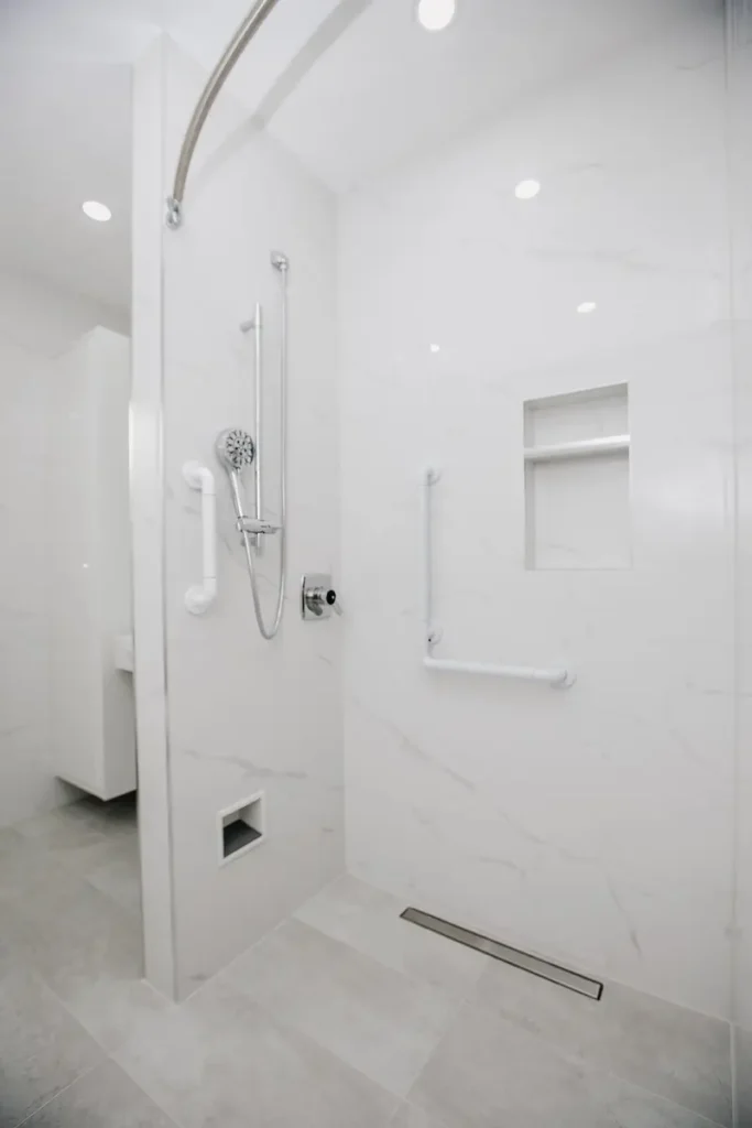 curbless shower slide bar storage foot niche 05